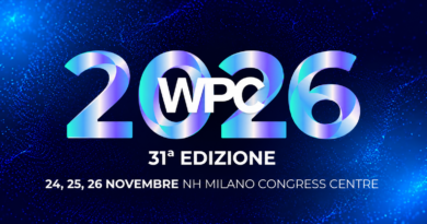 Banner ufficiale WPC 2026, 31ª edizione, in programma dal 24 al 26 novembre presso l’NH Milano Congress Centre. Logo WPC 2026 su sfondo blu con effetti luminosi.