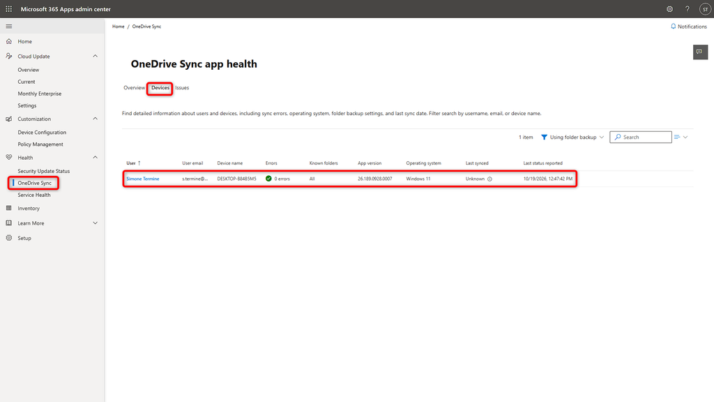 Schermata del Microsoft 365 Apps admin center, sezione Health > OneDrive Sync > Devices, con l'elenco dei dispositivi monitorati, lo stato degli errori di sincronizzazione, le cartelle note protette, la versione del client OneDrive e la data dell'ultima sincronizzazione